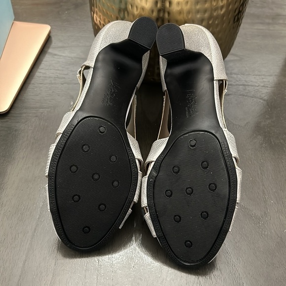 LifeStride Caramel Strappy Sandal - Picture 3 of 10